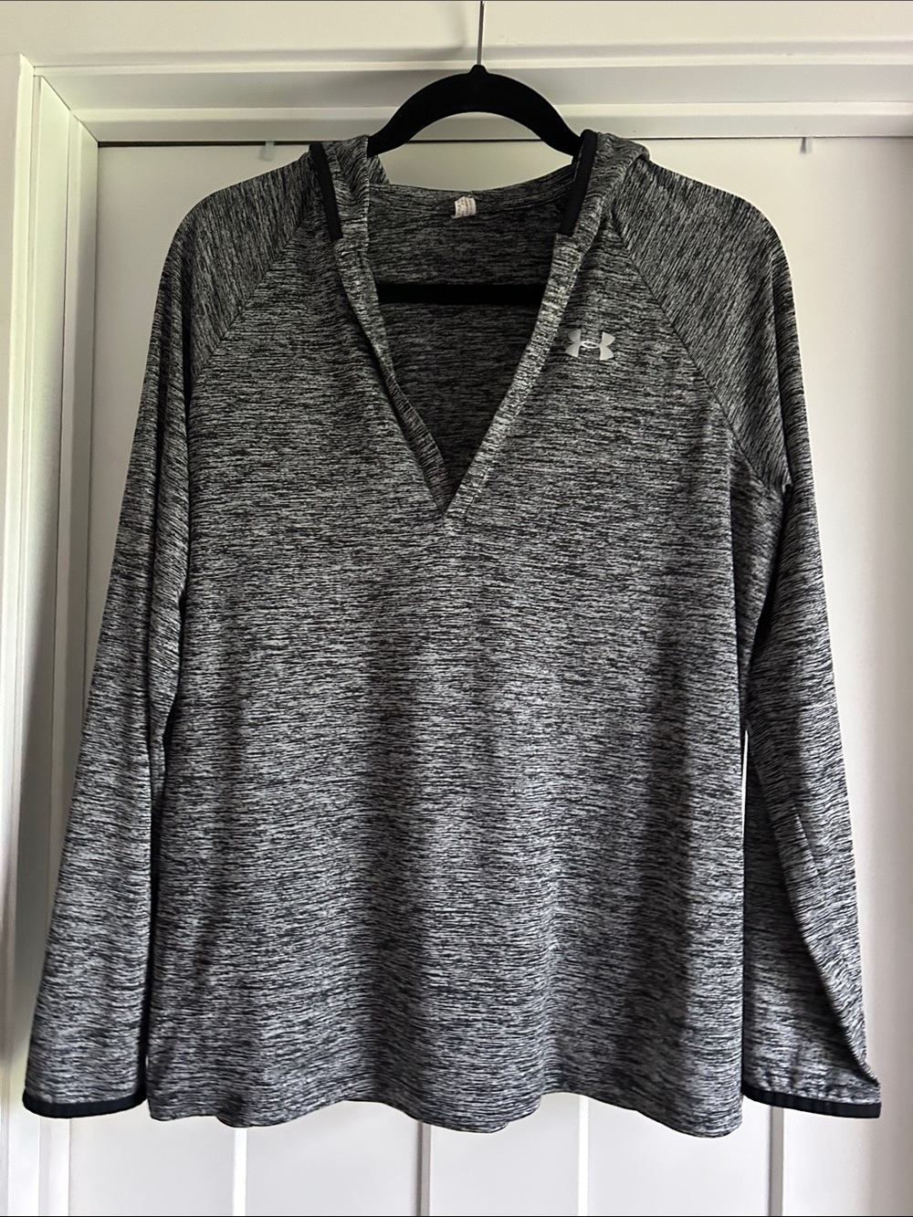Under Armour Women’s Gray Heather V-Neck Hooded Performance Henley
